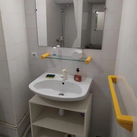 Apartment 55 M2 Proche Commerces Et Parking *