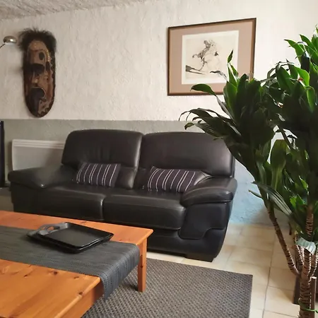 Apartment 55 M2 Proche Commerces Et Parking *