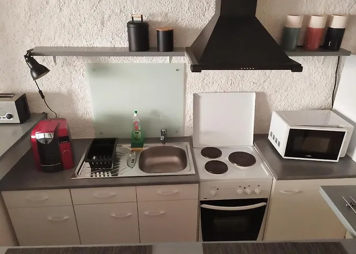 55 M2 Proche Commerces Et Parking Appartement *
